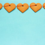 Фото 60: Украшение сердечки из печенья