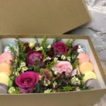 Фото 145: Подарочный набор цветы и сладости в коробке на 8 марта
