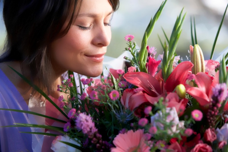 Подарить цветы маме на 8 марта